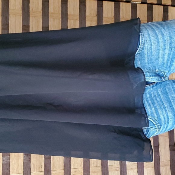 Vince Camuto Double layered chiffon tank - Picture 3 of 10